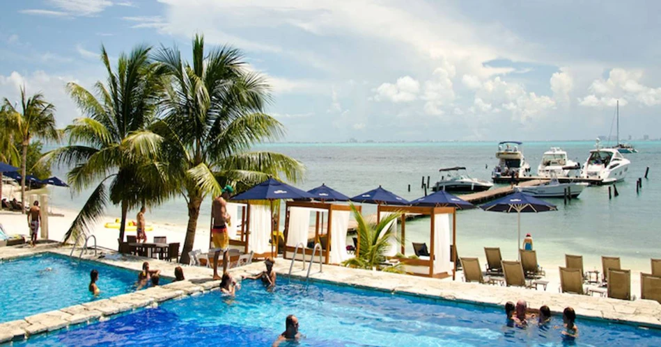 7 Best Beach Clubs and Bars in Cancún